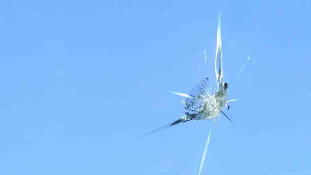 Les raisons d'agir vite après un impact sur le parebrise