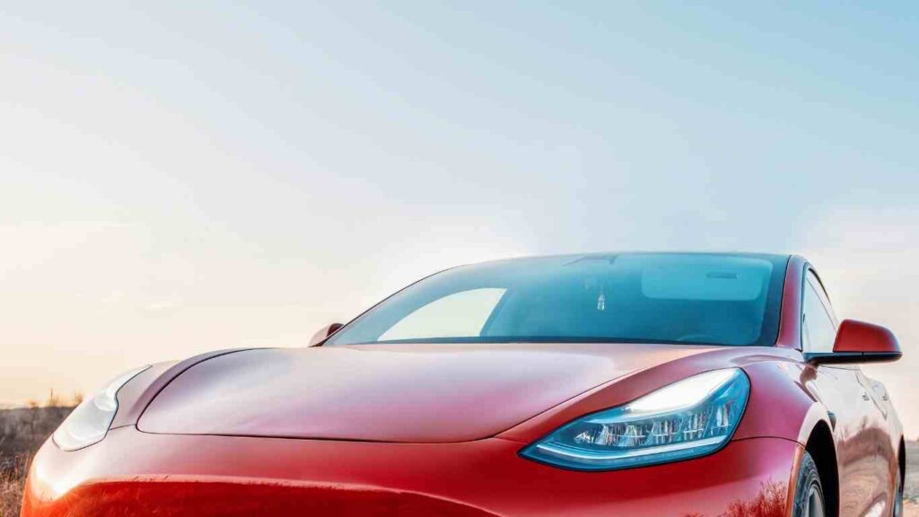 Remplacement pare-brise Tesla et véhicules électriques attention aux capteurs