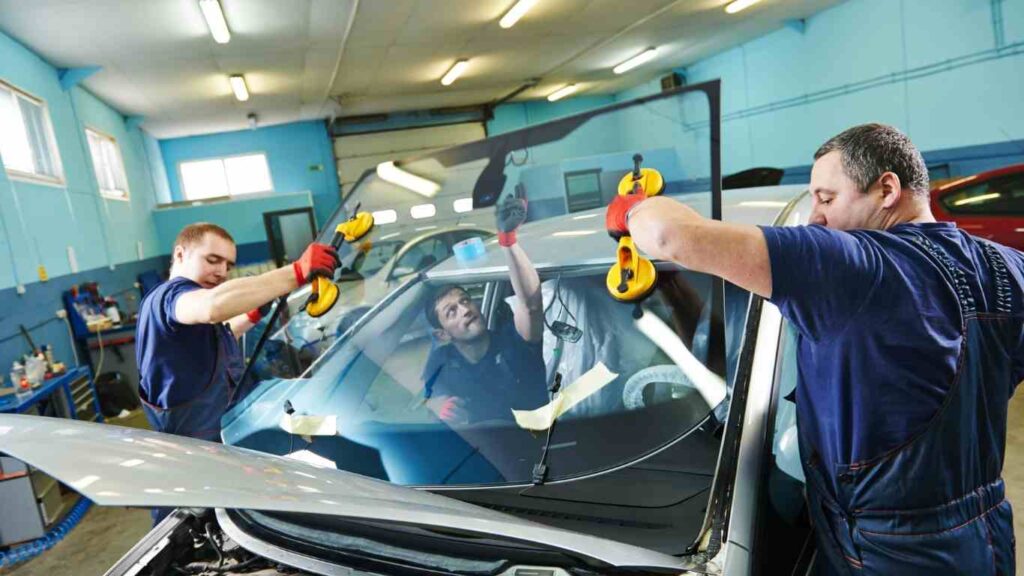 Pourquoi le marché du vitrage auto fait d'un centre pare-brise un business modèle redoutable