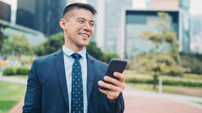 Apporteur d'affaires Gagnez 100€ pour chaque recommandation de remplacement de pare-brise