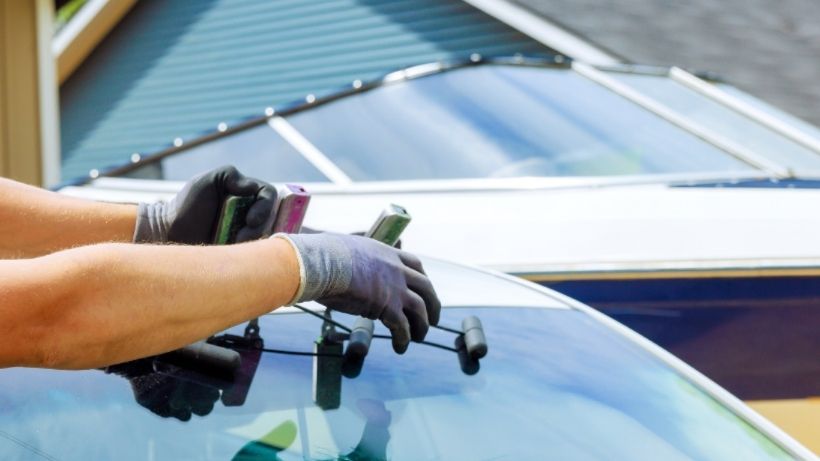 Sécurité financière et gestion : Sécuriser chaque prestation de remplacement de pare-brise de voiture